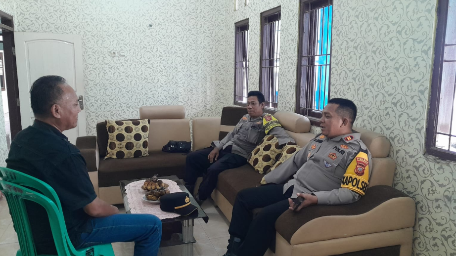 Jalin Kemitraan, Kapolsek Kroya Kunjungi Kuwu Desa Sukamelang